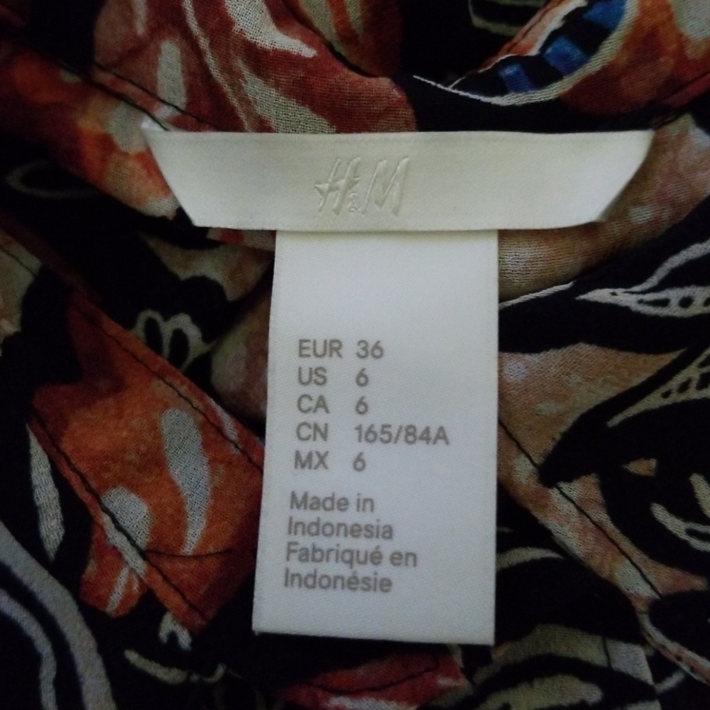 H&M Button Down top - Picture 3 of 4